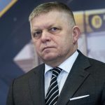 Fico po telefonate s Orbanom EU sa zacina podobat na lod samovrahov Premieri vyzyvaju na obnovenie dialogu s Ruskom a zrusenie sankcii