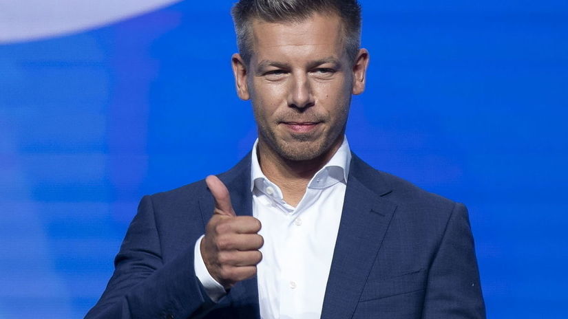 Liderom madarskej opozicie je byvaly spojencov Orbana Spinava kampan ani obvinenia z tyrania manzelky mu neublizili