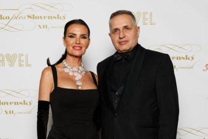 Ma po 50 ke no postavu ako dvadsiatnicka Posledna federalna Miss v plavkach ohromila ukazala aj svoju krasnu dcerku