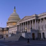 Obvinenia zo sexualneho napadnutia a afera s tragickym koncom Dvaja clenovia Snemovne reprezentantov odstupuju