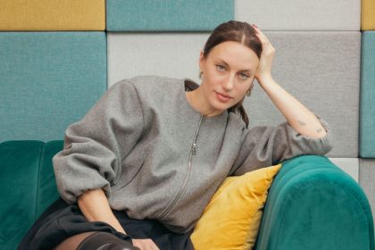 Pat projektov naraz Natalia Germani dominuje trhu jej manzel uz v lietadle trpi Ale Benatky si poriadne uzili