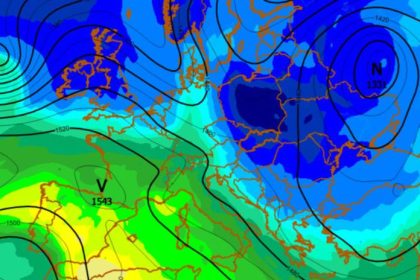 Pocasie sa zblaznilo Prienik arktickeho vzduchu prinesie mrazy a sneh prva vlna horucav prinesie teploty nad 30 C