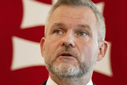 SaS Nieco take nerobia ani v Bielom dome Po papalasckom bankete liberalni poaduj kontrolu NK