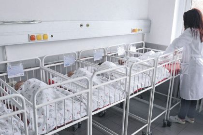 Slovensko vymiera Deti sa rodia menej ako pocas vojny stabilitu miest ohrozuje aj rekordny odliv ludi do zahranicia