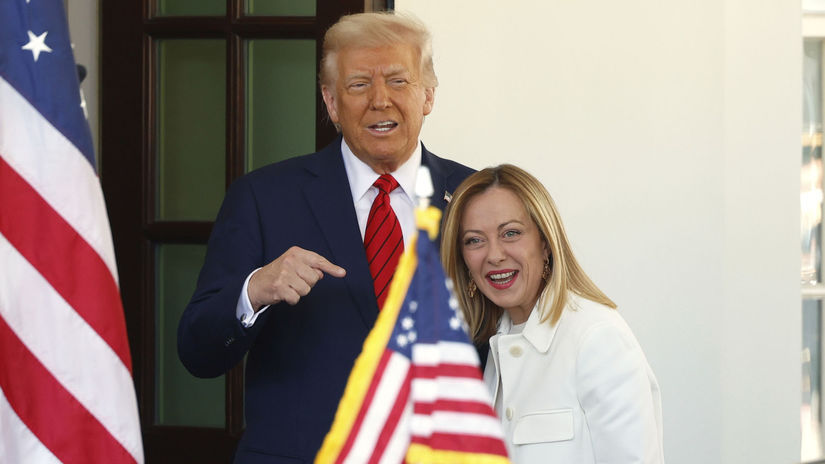 Som z nej sokovany Trump sa obratil proti Meloniovej a tvrdo zautocil ona sa postavila za papeza