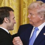 Trump zosmiesnil Macrona Narazky na manzelku vyvolali vo Francuzsku hnev