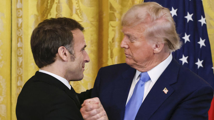 Trump zosmiesnil Macrona Narazky na manzelku vyvolali vo Francuzsku hnev