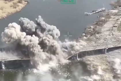 VIDEO Historicky uder dron znicil strategicky most jedinecnym sposobom