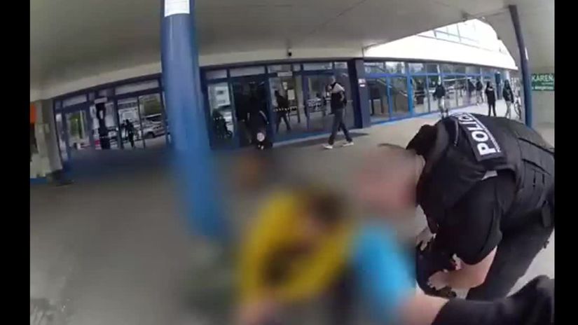 VIDEO Konflikt sa skonsil utokom a pobodanm policia zadrzala podozrivho