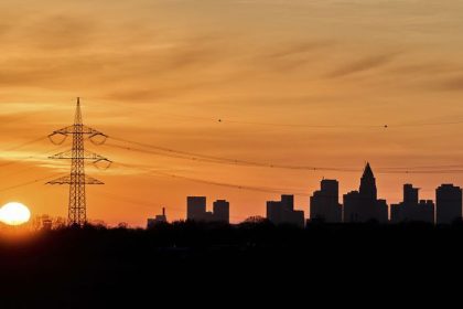 Varovanie meteorologov Na Slovensko prichadza vlna saharskeho prachu Ocakajte spinave aut a znecistene okna