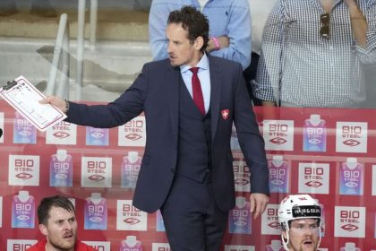 Velky hokejovy skandal Reprezentacny trener sfalsoval certifikat o ockovani na ZOH kde ziarili Slovaci nemal cestovat