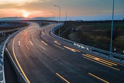 Vodici stoja aj dve hodiny Uzavierka D1 paralyzovala dopravu klucova odbocka je zablokovana