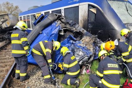 Zrazka vlaku s kamionom v Dunajskej Strede Jeden zomrel 21 zranenych