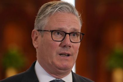 exsef nato tvrdi ze britania je vo vaznom nebezpecenstve starmera podrobil ostrej kritike