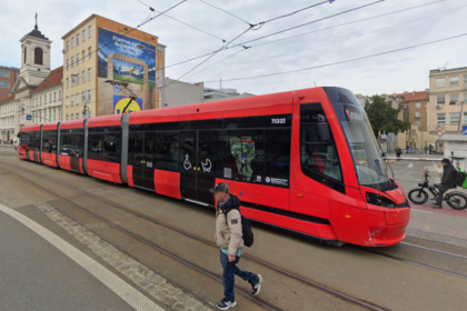 koniec nebezpecnej zastavky v centre bratislavy cestujuci sa dockaju modernho nastupneho ostrovceka doprava vsak bude obmedzena