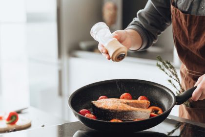 nenapadna chyba v kuchyni moze ohrozit vase zdravie odbornici varuju pred tzv teflonovou chripkou