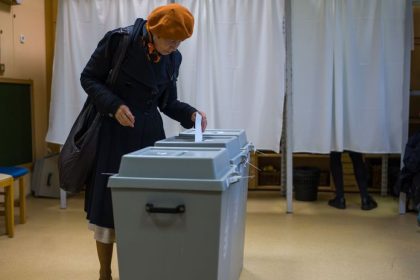 online ucast na madarskych volbach prekracuje rekordy padli prve obvinenia z podvodov kedy sa dozvieme prve vysledky