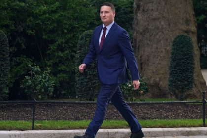 Britania sa otriasa Ak ma zosadite nastane chaos varuje Starmer Stretnutie so sokom trvalo kratko