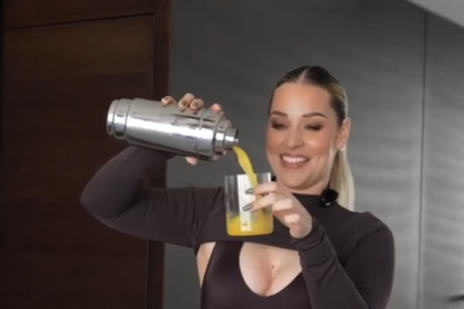 Cibulkovej video ma neprijemnu dohru Rada pre reklamu rozhodla ze fit drink s vodkou zasiel pridaleko reklama sa musi prerobit