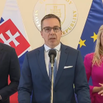 Dusna atmosfera nici ekonomicky rast Opozicia by sa mala pozriet do zrkadla