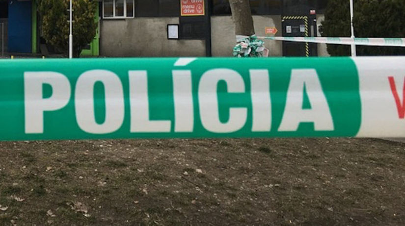 Horor na zastavke v Spisskej Novej Vsi Muz zautocil sekacikom obet zasiahol najmenej desatkrat