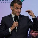 Macronovi dosla trpezlivost prerusil summit a upokojil hlucne publikum absolutny nedostatok respektu
