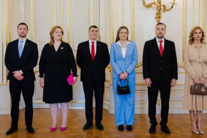Obed u Pellegriniho rozdelil europoslancov PS odmietlo sediet za jednym stolom s extremistami