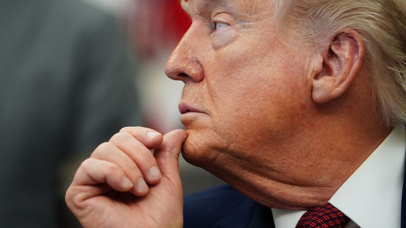 Trump eskaluje spor s Nemeckom Hrozi este vacsim stiahnutim americkych vojakov cla utoia na nemecky priemysel