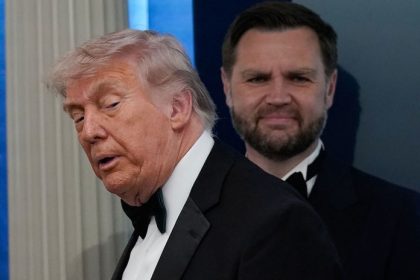 Trump zanechal Vancovi tajny list v Ovalnej pracovni Co sa stane ak prezidenta vyradia z hry