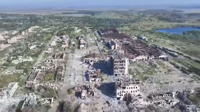 Ukrajinci a Rusi sa zabijaju o kluc k Donbasu uz dva roky Preco im zalezi na ovladnuti zniceneho mesta