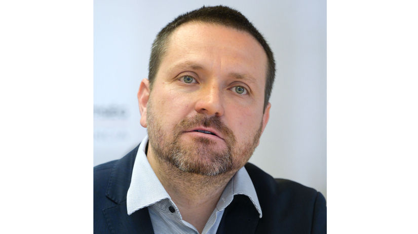 V Nitrianskom kraji to vrie Predseda kulturnej komisie preda knihu v ktorej je Slovensko oznacene ako Felvidek