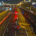 VIDEO prazdny obchvat blikajuce majaky a na ceste stihacka F 16 sa vratila domov