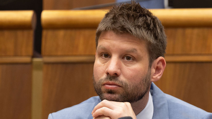 Gabriel Sipos Pri Simeckovcoch a Projekte Forum by sa mali uplatnovat rovnake pravidla ako pre politikov