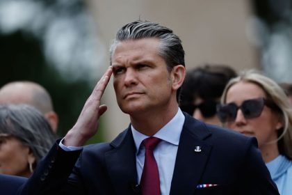 Invazia migrantov Hegsethov prejav v Normandii rozcutil historikov Stupidita je to komiksova nicka