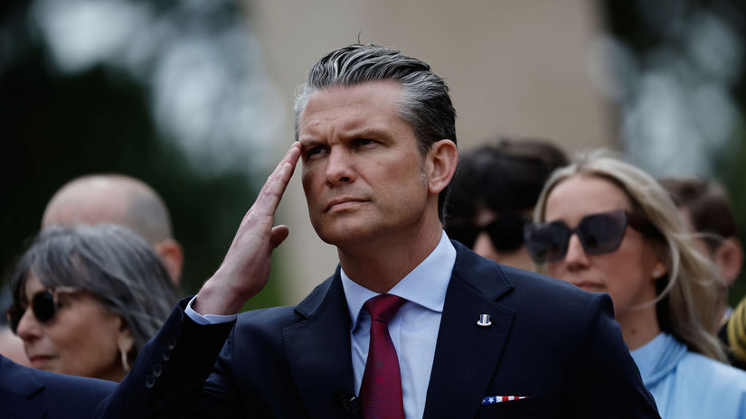 Invazia migrantov Hegsethov prejav v Normandii rozcutil historikov Stupidita je to komiksova nicka