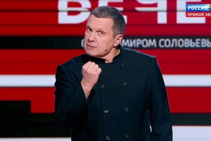 Musi horiet Putinov propagandista pozaduje udery na Europu z Petrohradu