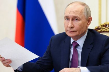 Putin poziadal o pomoc oligarchov Do rozpoctu prislo 130 krat viac penazi nez Moskva planovala