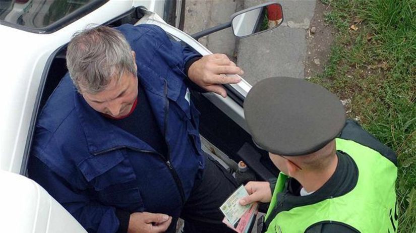 Stat zacne velky lov na vodicov Statisicom soferov hrozia pokuty strata znaciek aj zakaz jazdy