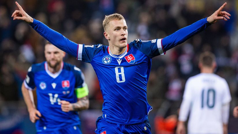 Stroj na goly Utocnika Bobceka chcu styri kluby Osem milionov ponuka tim kde hralo osem Slovakov