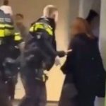 VIDEO Brutalne zabery z Holandska tehotna zena skoncila na zemi po zasahu policajta
