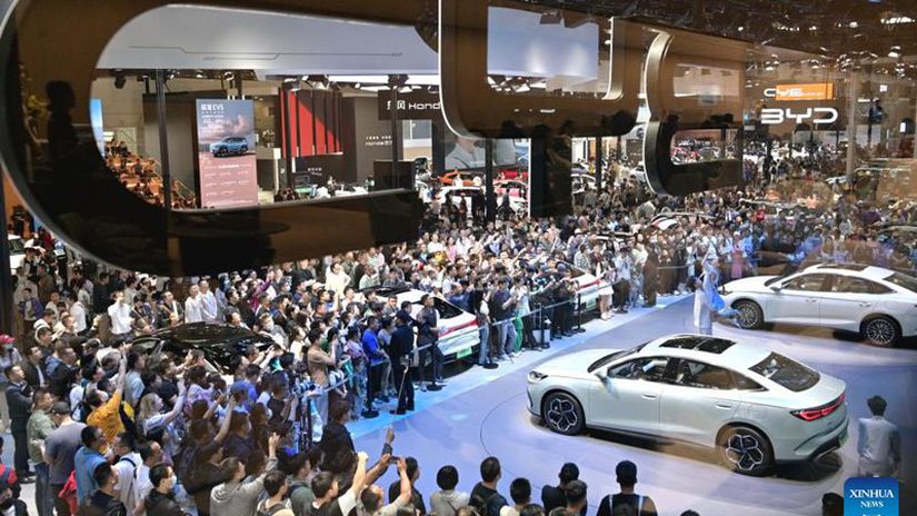VIDEO Navstivte s nami autosalon v Pekingu