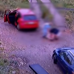 VIDEO Vydieranie ako z 90 rokov Taxikara vylakali do pasce brutalne ho napadli a okradli
