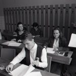 Za kluce od auta na medicinu Ako vyzerala korupcia na vysokych skolach za socializmu a preco dnes prijimaju studentov bez prijimacich skusok