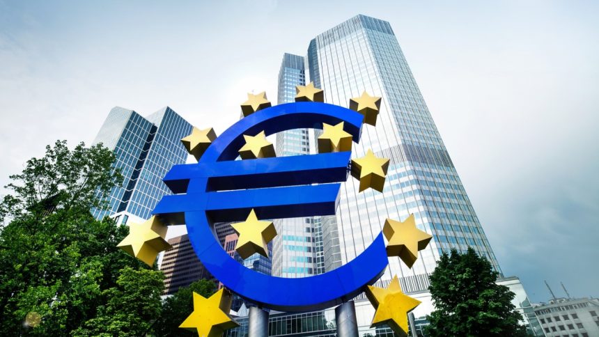 Banky utiahli uverovu brzdu Menej ludi dostane pozicku ECB varuje pred dalsim sprisnenim Ekonomika Spravy