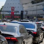 Hadky bitky a limity na tankovanie Rusi bojuju o palivo po ukrajinskych utokoch Putin zlahcuje krizu
