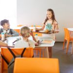 Jednoduchy sposob ako prinutit tinedzerov k pestrejsej strave skola moze pomocit viac nez domacich obed skola ahojmama