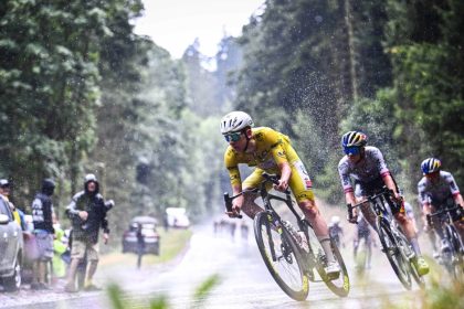 Neskutocny Pogacar premenil aj 14 etapu na show jedneho muza Jeho naskok je obrovsky Cyklistika Sportweb