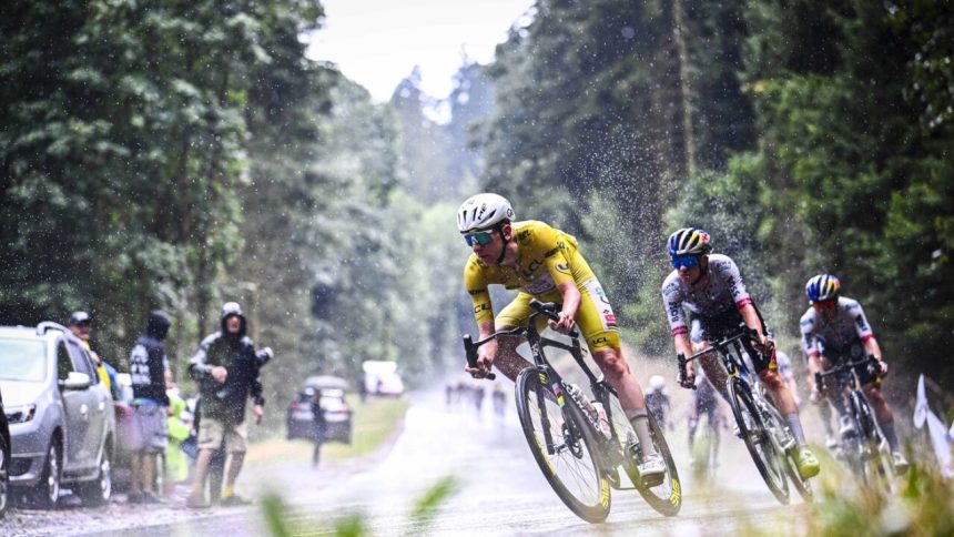 Neskutocny Pogacar premenil aj 14 etapu na show jedneho muza Jeho naskok je obrovsky Cyklistika Sportweb