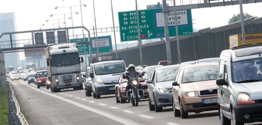 Nevidane aj na pracovne rano na kratkom useku D1 sa odohrali styri nehody regiony spravy