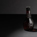 Priatelku chcel prekvapit drahym parfumom nevedome jej daroval jed ruskych agentov ktory by zabil 10 tisic ludi